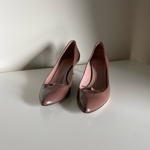 Gucci Brown Patent Leather Bow Heels - Picture 4 of 16